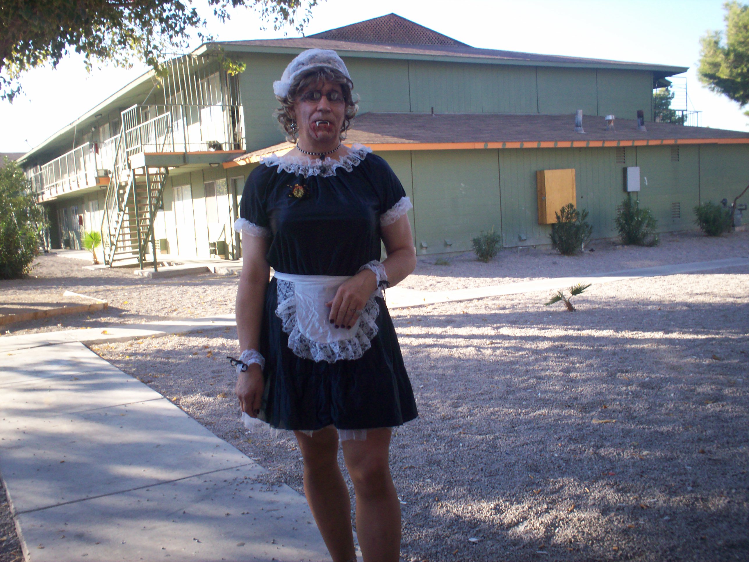 French Maid Vampyre; Size=180 pixels wide